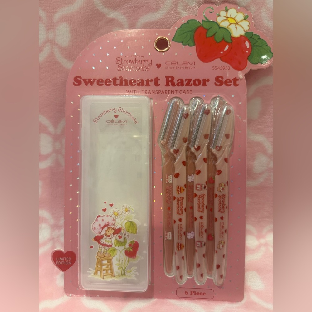 Limited Edition Strawberry Shortcake Sweetheart Razor Set